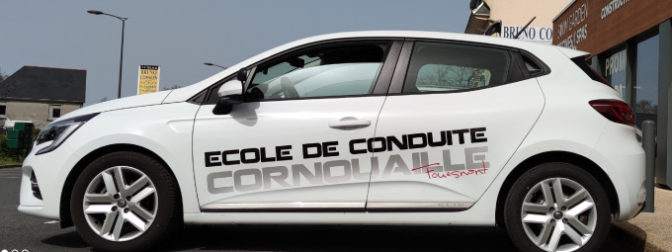 Personnalisation d'une voiture Auto école à Fouesnant, Décoration publicitaire adhésif pour une visibilité dans le pays de cornouaille en Bretagne